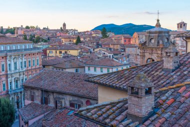 Porta Sole, İtalya 'dan Perugia' nın gün batımı manzarası.
