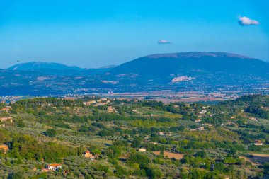 Assisi Panoraması Perugia, İtalya 'dan izlendi.