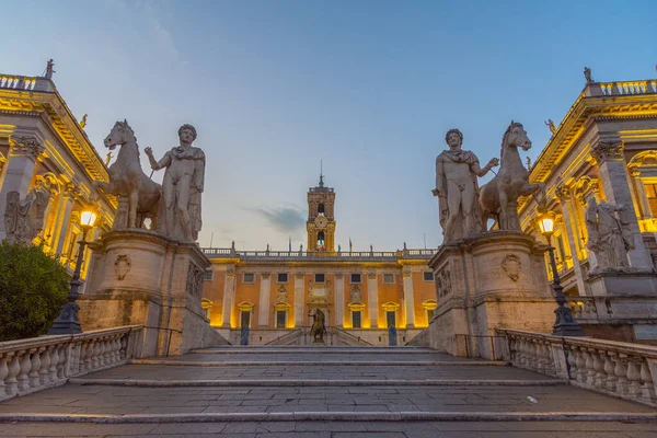 意大利罗马Capitoline山参议院宫的日出景观 — 图库照片