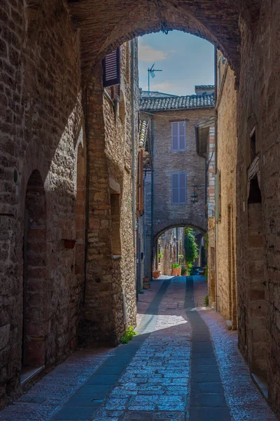 Olaszországi Assisi Óvárosában Található Keskeny Utca — Stock Fotó