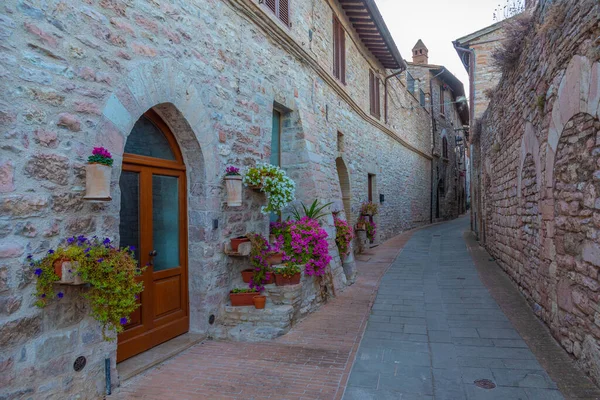 Narrow Street Old Town Assisi Italy — стоковое фото