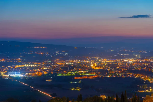 Santa Maria degli Angeli 'nin gece manzarası, İtalya.
