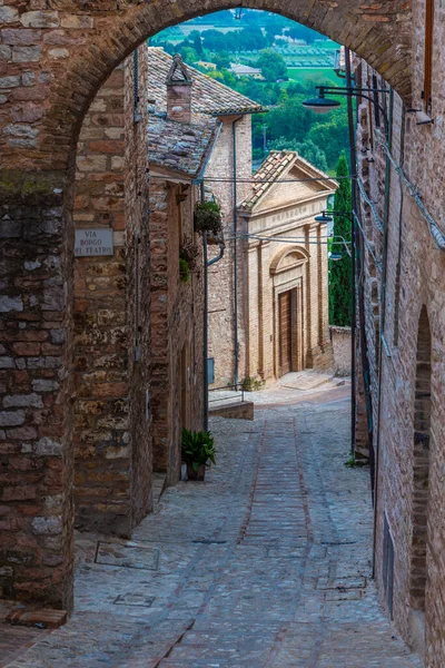 Keskeny Utca Régi Város Spello Olaszországban — Stock Fotó