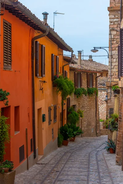 Enge Gasse Der Altstadt Von Spello Italien — Stockfoto
