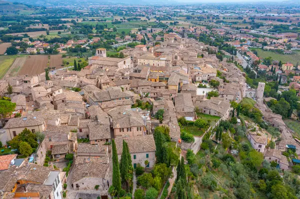İtalyan kasabasının hava manzarası Büyülü.