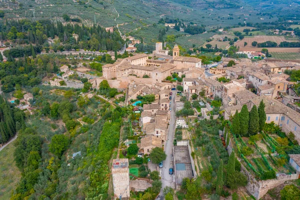 İtalyan kasabasının hava manzarası Büyülü.