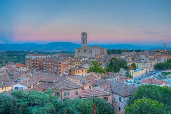 Perugia, İtalya 'daki San Domenico manastırının günbatımı manzarası.