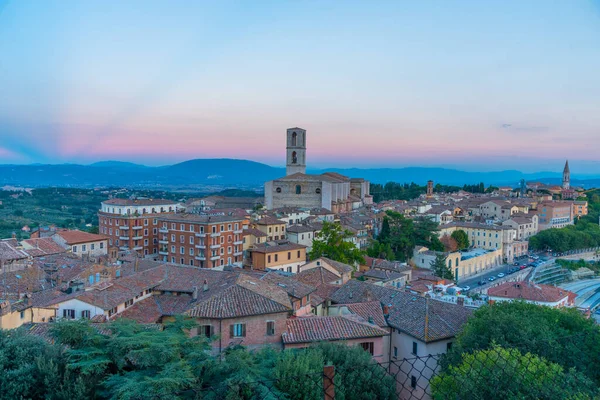 Perugia, İtalya 'daki San Domenico manastırının günbatımı manzarası.