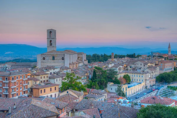 Perugia, İtalya 'daki San Domenico manastırının günbatımı manzarası.