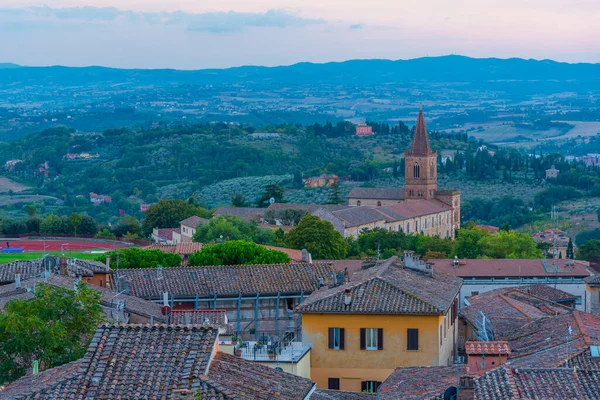 İtalya, Rocca Paolina 'dan Perugia' nın gün batımı manzarası.