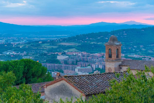 İtalya, Rocca Paolina 'dan Perugia' nın gün batımı manzarası.