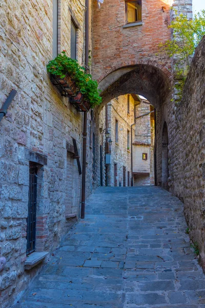 Narrow Street Old Town Gubbio Italy — Stock Photo, Image