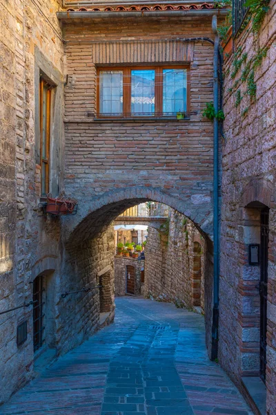 Calle Estrecha Casco Antiguo Gubbio Italia —  Fotos de Stock