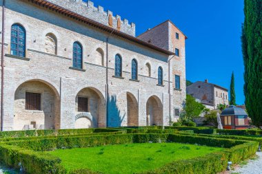 İtalyan kenti Gubbio 'da Giardini del Voltone.