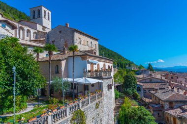 İtalyan kenti Gubbio 'da Giardini del Voltone.