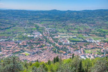 İtalyan şehri Gubbio 'nun panoramatik manzarası.