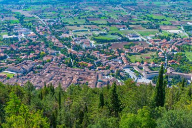 İtalyan şehri Gubbio 'nun panoramatik manzarası.