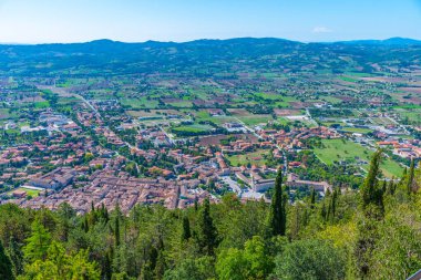 İtalyan şehri Gubbio 'nun panoramatik manzarası.