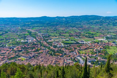 İtalyan şehri Gubbio 'nun panoramatik manzarası.
