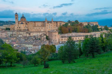Urbino, İtalya 'nın günbatımı manzarası.