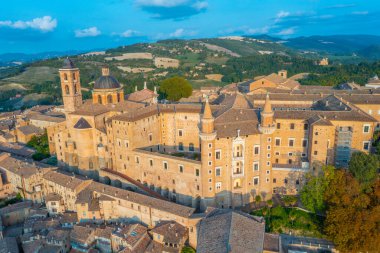 Urbino, İtalya 'nın günbatımı manzarası.