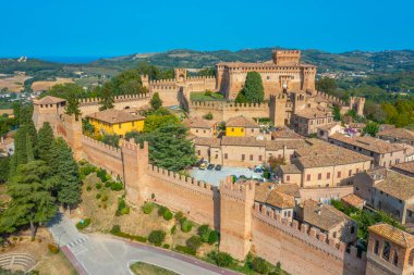 İtalyan kasabası Gradara 'nın hava manzarası.