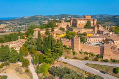 İtalyan kasabası Gradara 'nın hava manzarası.