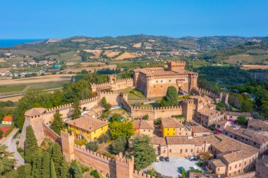 İtalyan kasabası Gradara 'nın hava manzarası.
