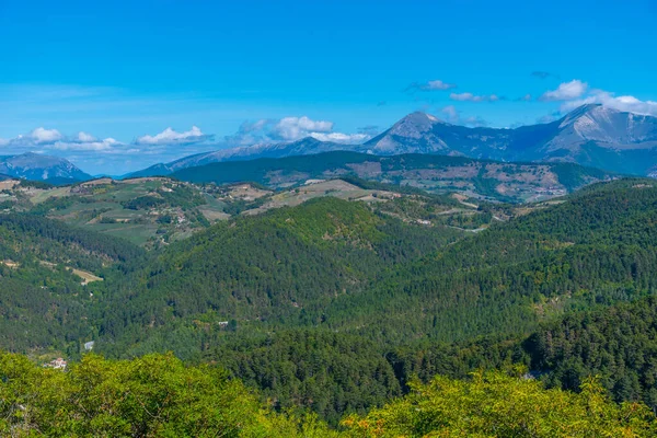 Gubbio, İtalya yakınlarındaki Umbria 'nın dağlık manzarası.