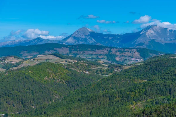 Gubbio, İtalya yakınlarındaki Umbria 'nın dağlık manzarası.