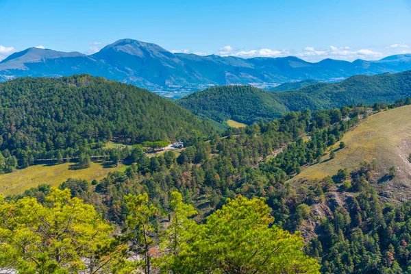 Gubbio, İtalya yakınlarındaki Umbria 'nın dağlık manzarası.