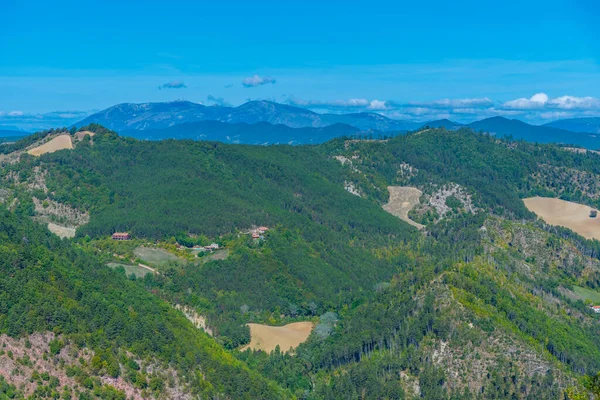 Gubbio, İtalya yakınlarındaki Umbria 'nın dağlık manzarası.