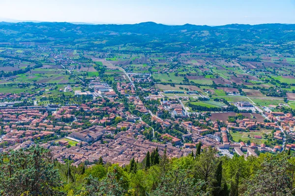 İtalyan şehri Gubbio 'nun panoramatik manzarası.