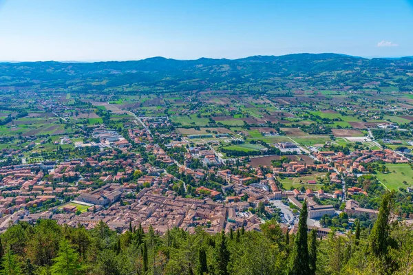 İtalyan şehri Gubbio 'nun panoramatik manzarası.