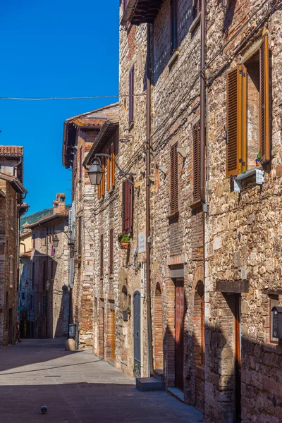 Narrow Street Old Town Gubbio Italy — Stock Photo, Image