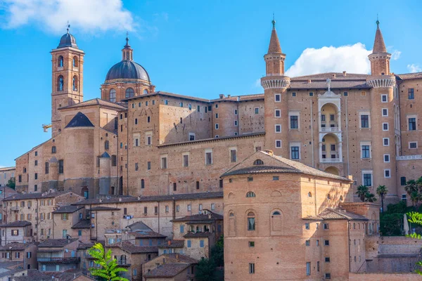 Paisaje Urbano Ciudad Italiana Urbino Con Majestuoso Palazzo Ducale — Foto de Stock