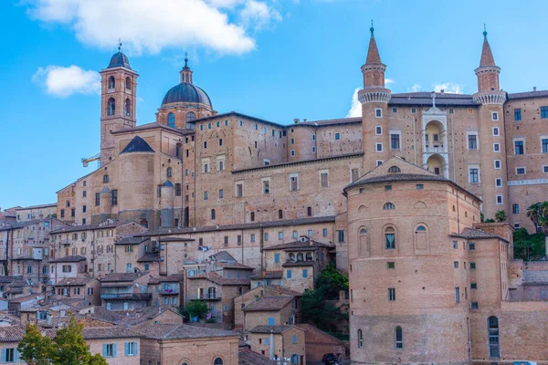 İtalyan şehri Urbino 'nun görkemli Palazzo Ducale' si.