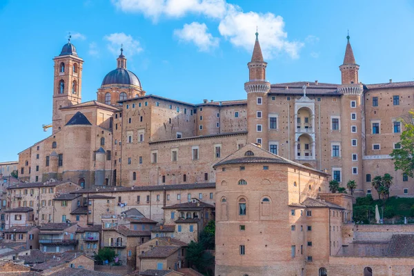 İtalyan şehri Urbino 'nun görkemli Palazzo Ducale' si.