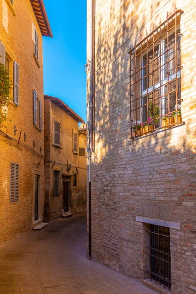 Calle Estrecha Casco Antiguo Urbino Italia — Foto de Stock