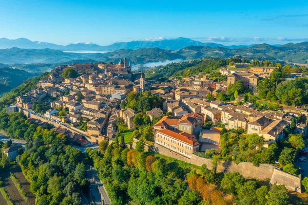 Soluppgång Utsikt Över Italienska Staden Urbino — Stockfoto