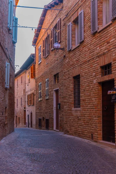 Keskeny Utca Régi Város Urbino Olaszországban — Stock Fotó