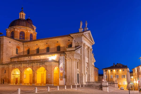 Vista Del Amanecer Catedral Santa Maria Assunta Ciudad Italiana Urbino —  Fotos de Stock