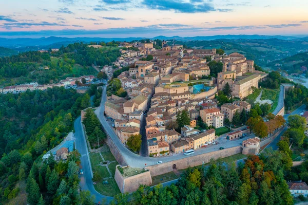 Soluppgång Utsikt Över Italienska Staden Urbino — Stockfoto