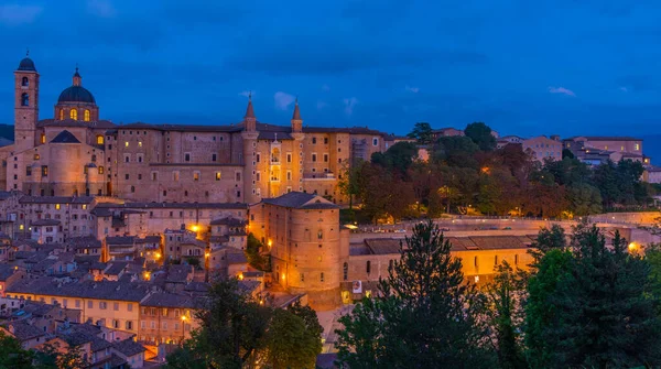 Urbino, İtalya 'nın günbatımı manzarası.
