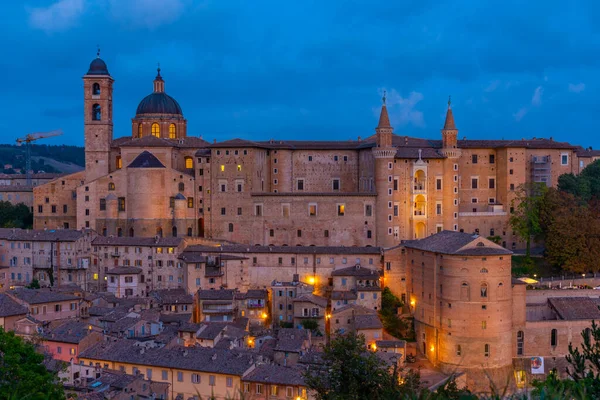 Urbino, İtalya 'nın günbatımı manzarası.