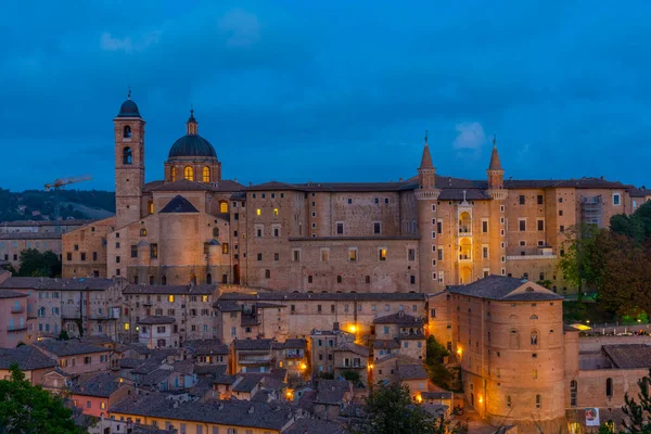Urbino, İtalya 'nın günbatımı manzarası.