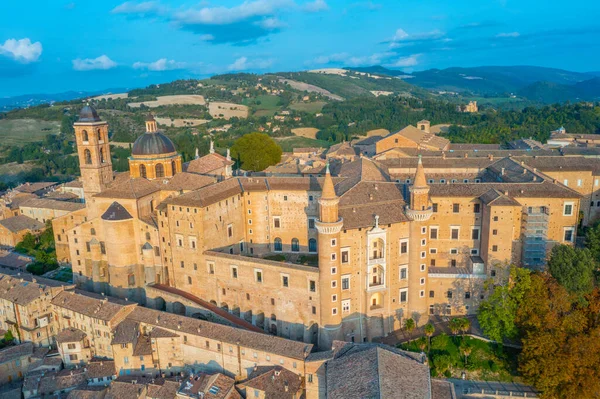 Urbino, İtalya 'nın günbatımı manzarası.