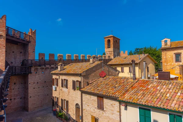 İtalya 'daki Gradara kalesinin tahkimatı.