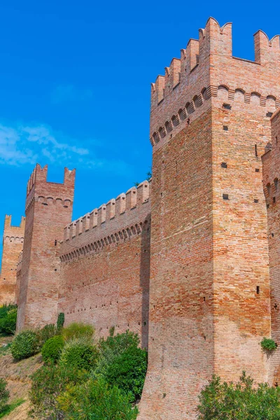 İtalya 'daki Gradara kalesinin tahkimatı.