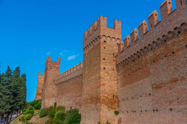 İtalya 'daki Gradara kalesinin tahkimatı.